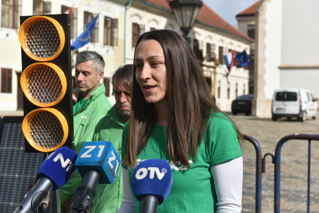 Zagreb: Članovi Greenpeacea Održali Su Konferenciju Za Medije Povodom Nadolazećih Parlamentarnih Izbora