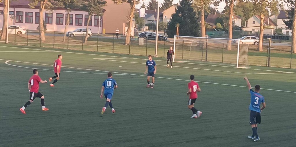 C4b9b9c4 3d5b 4d01 8077 D8eace2727af