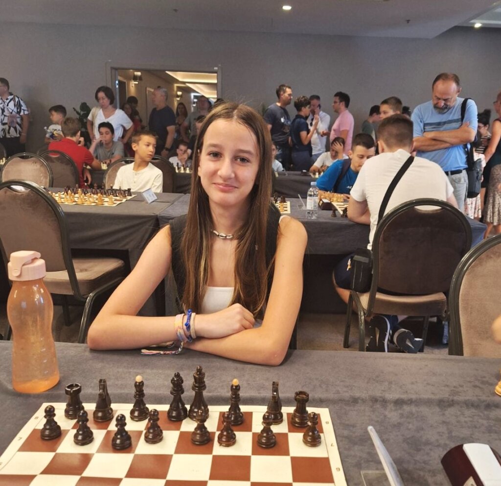 [FOTO] Mia Marijan iz Đurđevca osvojila srebro na Super United Croatian Grand Chess Tour-u za mlade