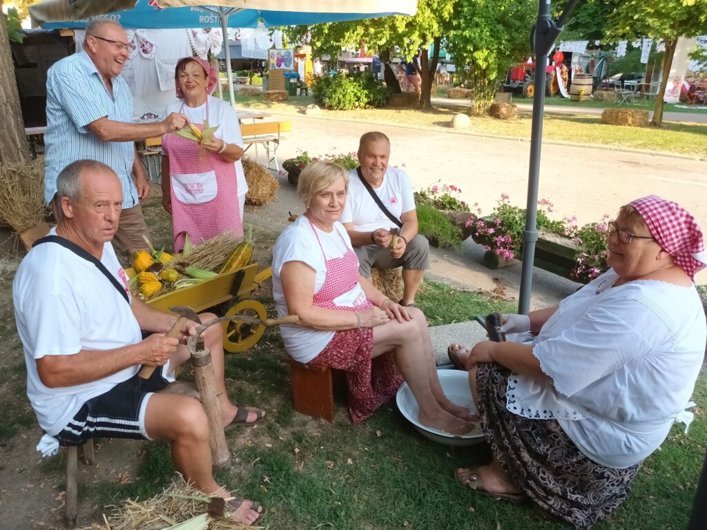 Vrbovečki umirovljenici pripremaju se za “Kaj su jeli naši stari”