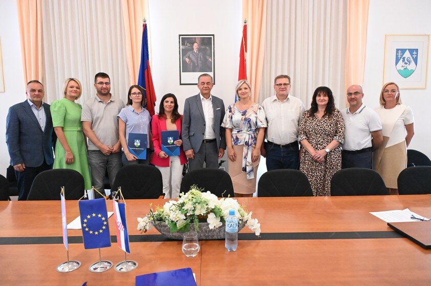 [FOTO] Kreće obnova Doma zdravlja u Križevcima, potpisani ugovori za radove