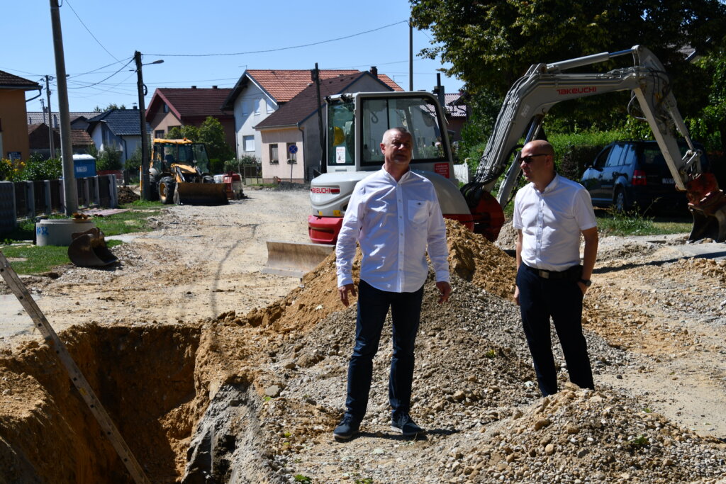 AGLOMERACIJA KRIŽEVCI “U ovoj godini bi trebali završiti radovi na aglomeraciji te asfaltirane sve ceste”