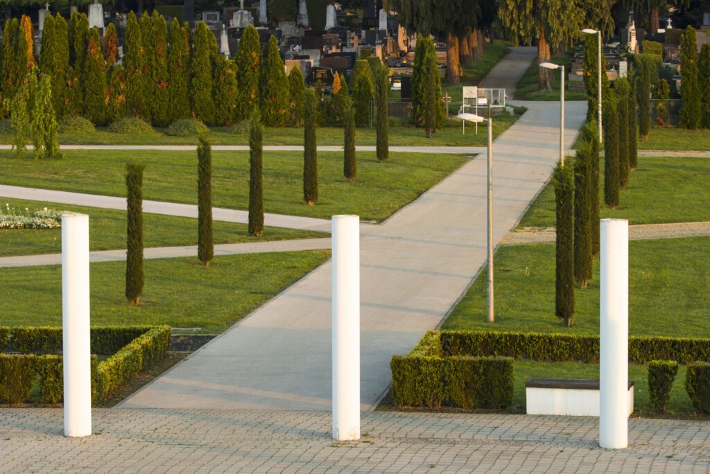 Objavljen Javni natječaj za zakup poslovnog prostora, skladišta i drvenog kioska na Gradskom groblju u Koprivnici