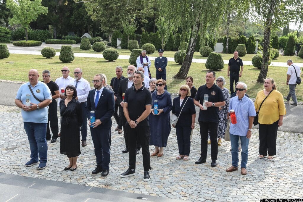 [VIDEO] Tomašević uoči Dana pobjede položio vijence na Mirogoju