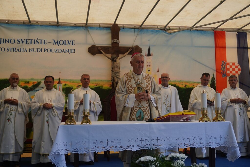 [FOTO/VIDEO] Brojni vjernici okupili se u Molvama na proslavi blagdana Velike Gospe