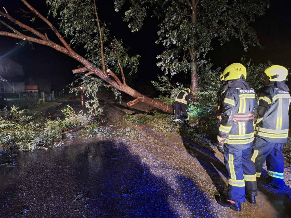 U Koprivnici i Legradu nevrijeme uzrokovalo plavljenje objekata, vatrogasci intervenirali 18 puta