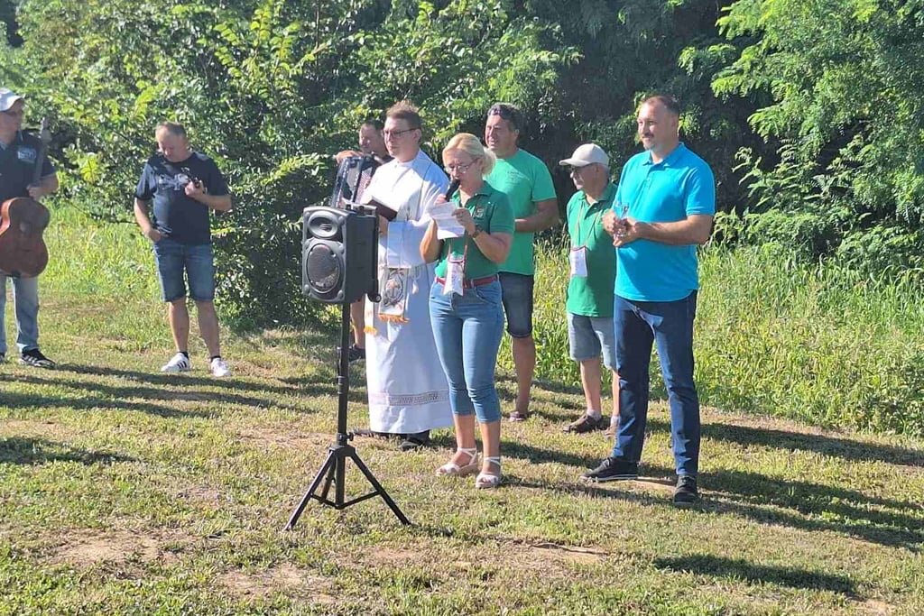 [FOTO] Udruga vinogradara i voćara „Pinta“ Novi Marof i ove je godine organizirala podizanja klopotca