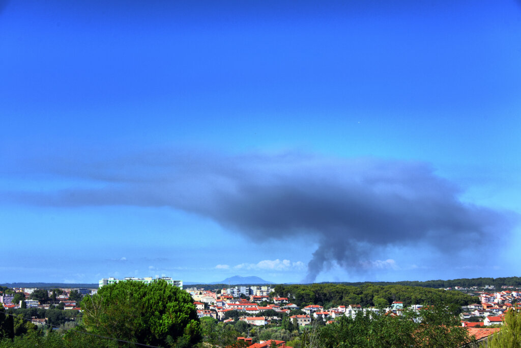 Pula: Poar Na Barbantini, Vidljiv I Iz Pule