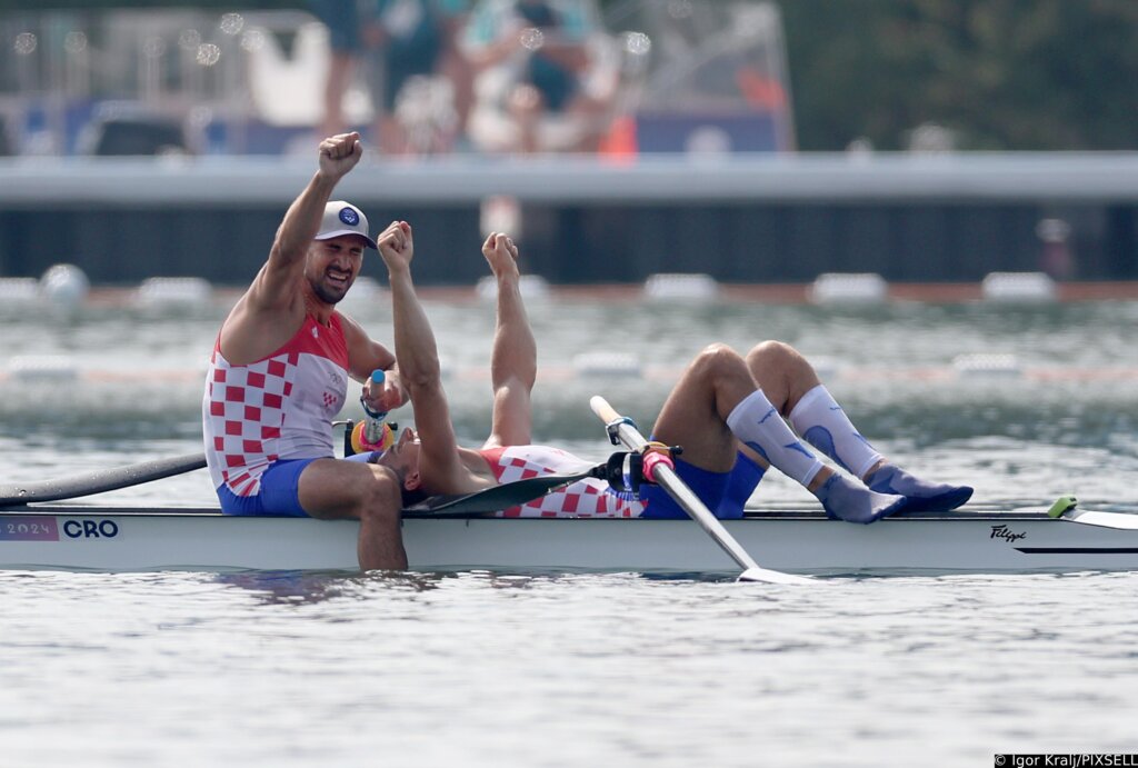 LIJEPA NAŠA U PARIZU Braća Sinković osvojila zlato u dvojcu