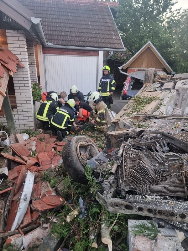 Policija objavila detalje prometne nesreće u kojoj je 29-godišnjak zadobio teške ozljede