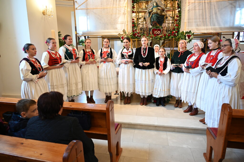 [FOTO/VIDEO] KUD-ovi uljepšali svečanost u Križevcima