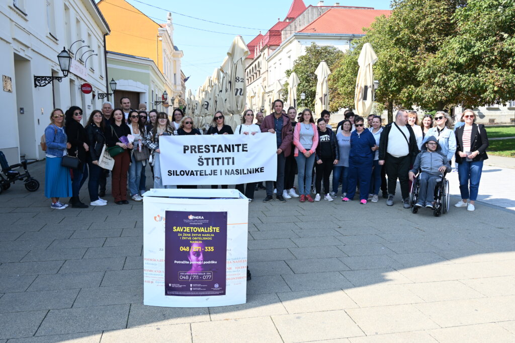 [FOTO] Udruga ‘Hera’ Križevci organizirala Javnu akciju senzibiliziranja javnosti na problematiku nasilja nad ženama i nasilja u obitelji