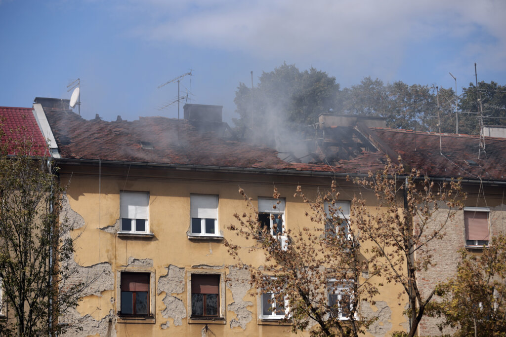 Gorjela Zgrada U Zagrebu, Ozlijeđen Vatrogasac