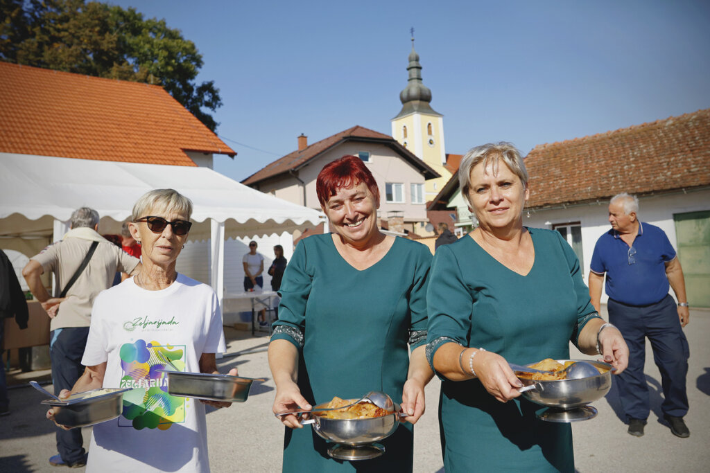 [FOTO] U Vidovcu svečano otvorena 26. Zeljarijada