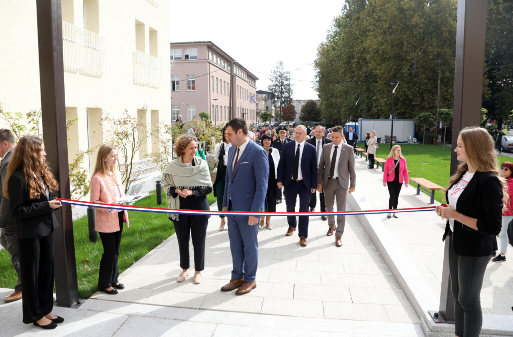 Sisak: Otvorenje Novog Odgojno Obrazovnog I Kulturnog Centra