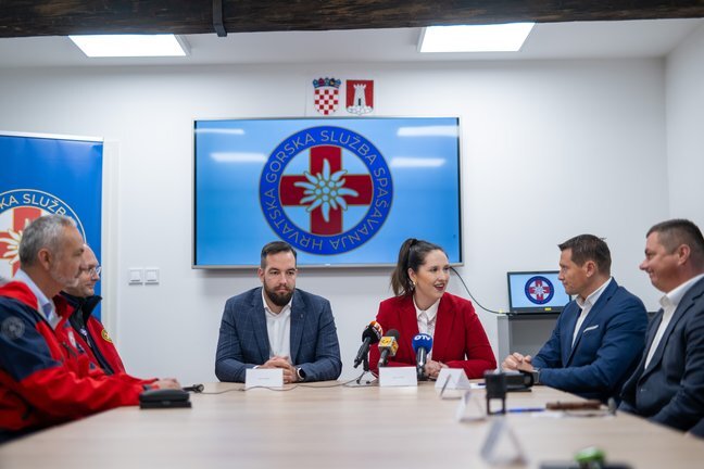 Sporazum2.jpg 648x432 Q85 Subsampling 2