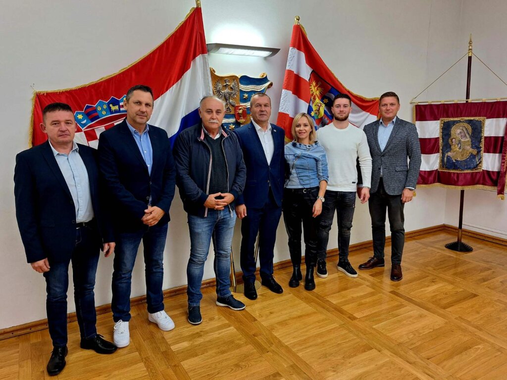 Župan Anđelko Stričak priredio prijem za Nevenku Vincetić i Marina Šimeka, članove Hrvatske frizerske reprezentacije