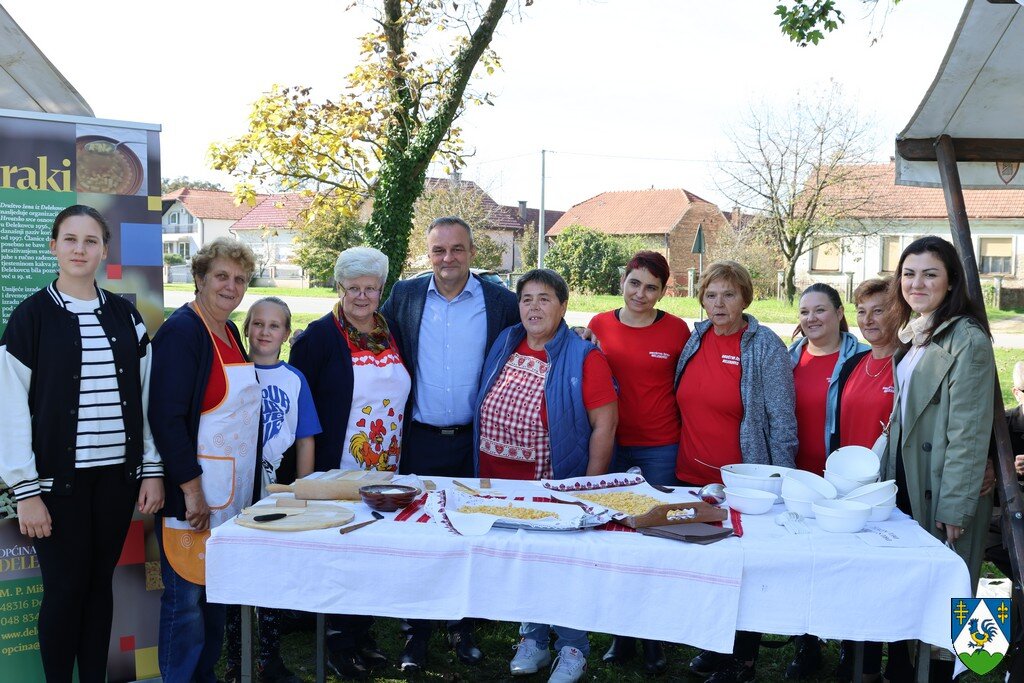 [FOTO] U Đelekovcu održan gastronomski sajam posvećen požirakima i jelima od tijesta