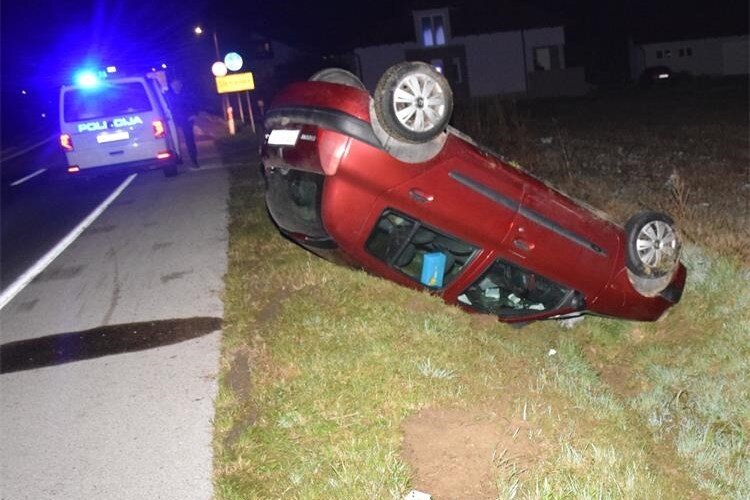 Mladi vozač pod utjecajem alkohola sletio u jarak, uhićen je, ali i dobro kažnjen