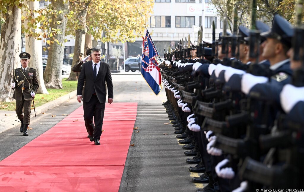 Zagreb: Zoran Milanović Stigao Na Sastanak S Načelnikom Glavnog Stožera Osrh I Suradnicima