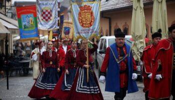 Mimohod Povijesnih Postrojbi Ulicama Grada Povodom Dana Grada Samobora