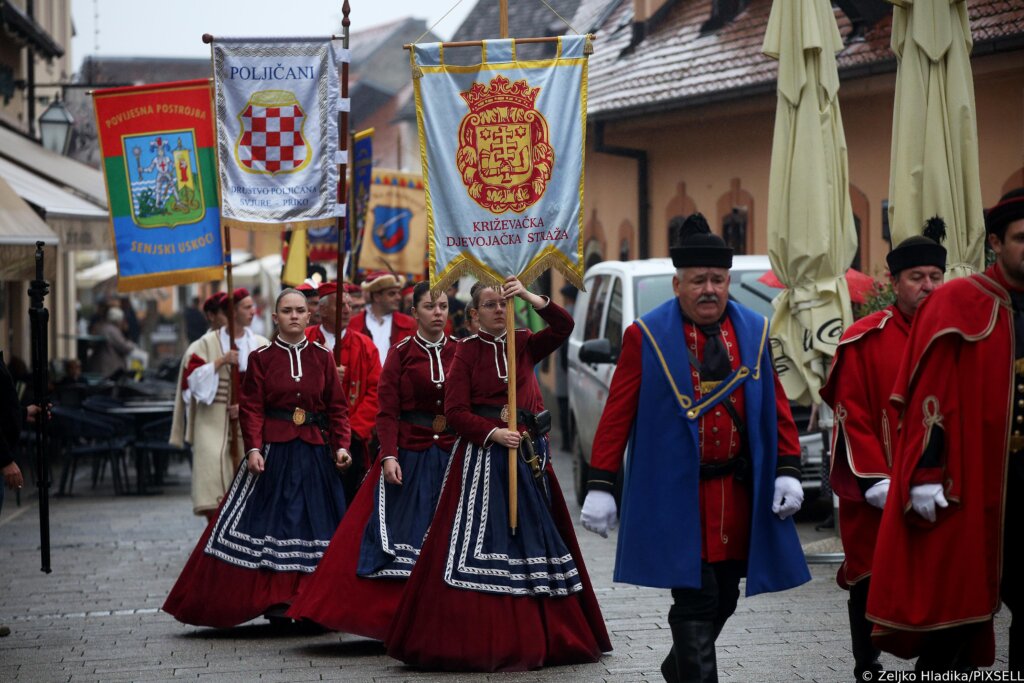 Križevačka djevojačka straža na samoborskom mimohodu