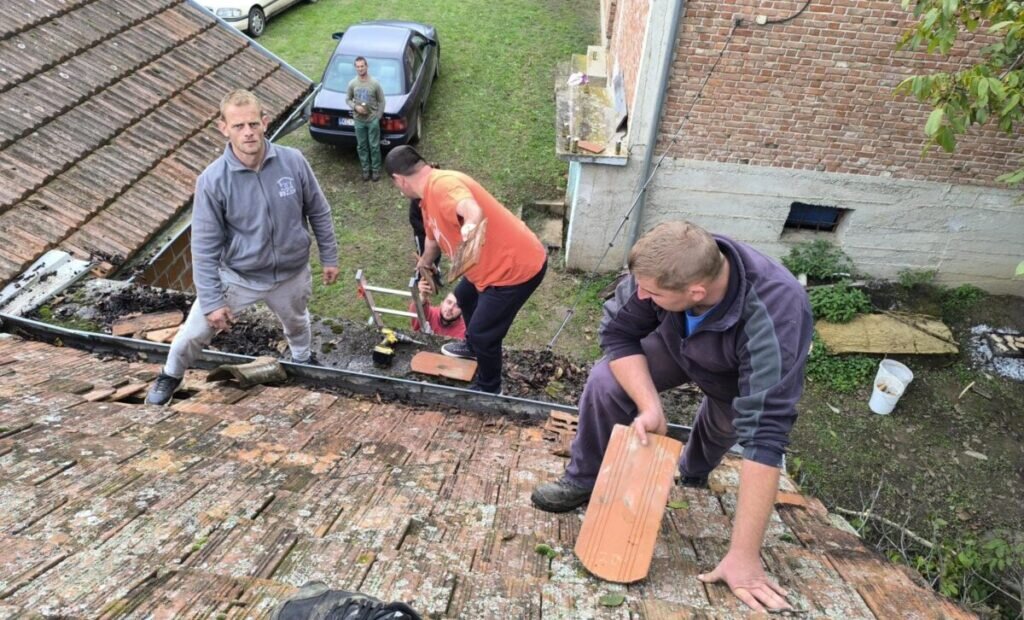 Članovi DVD-a Mičetinac u radnoj akciji uredili okoliš i garažu kod vatrogasnog doma