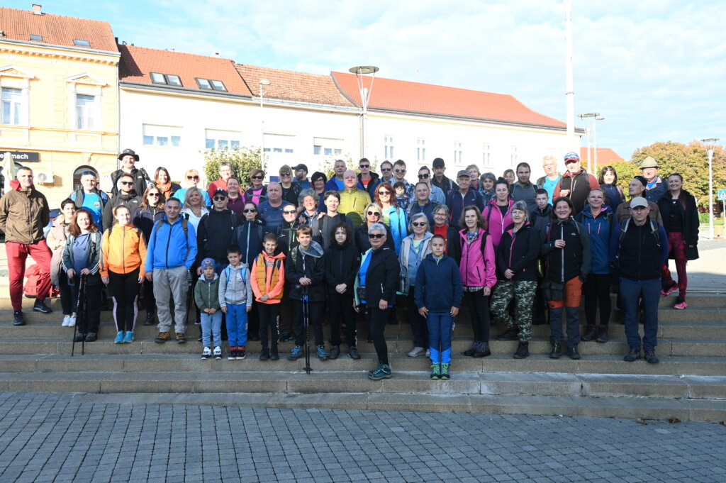 [FOTO] U sklopu 13. Pinklecfesta organiziran planinarski pohod od Križevaca do Kalnika