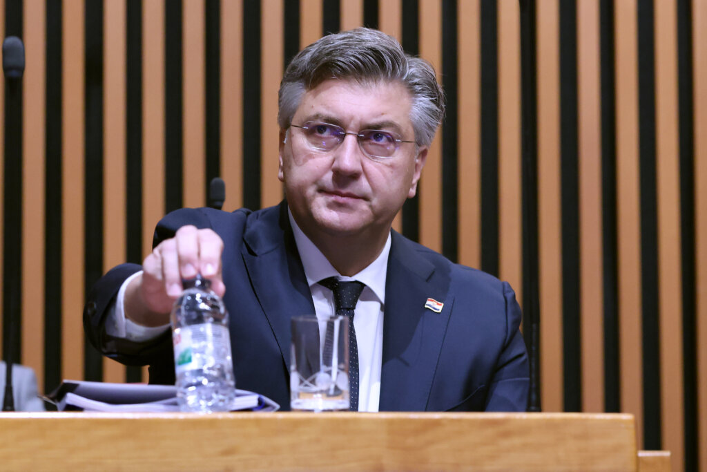 Plenković: Do kraja mandata prosječna plaća 1600 eura, a minimalna od Nove godine 970