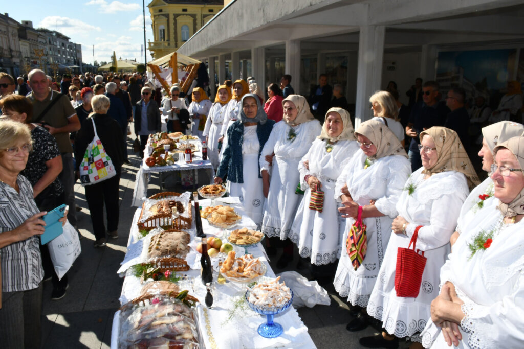 Slavonski Brod: Prvi "pogača Fest" Na Brodskom Korzu