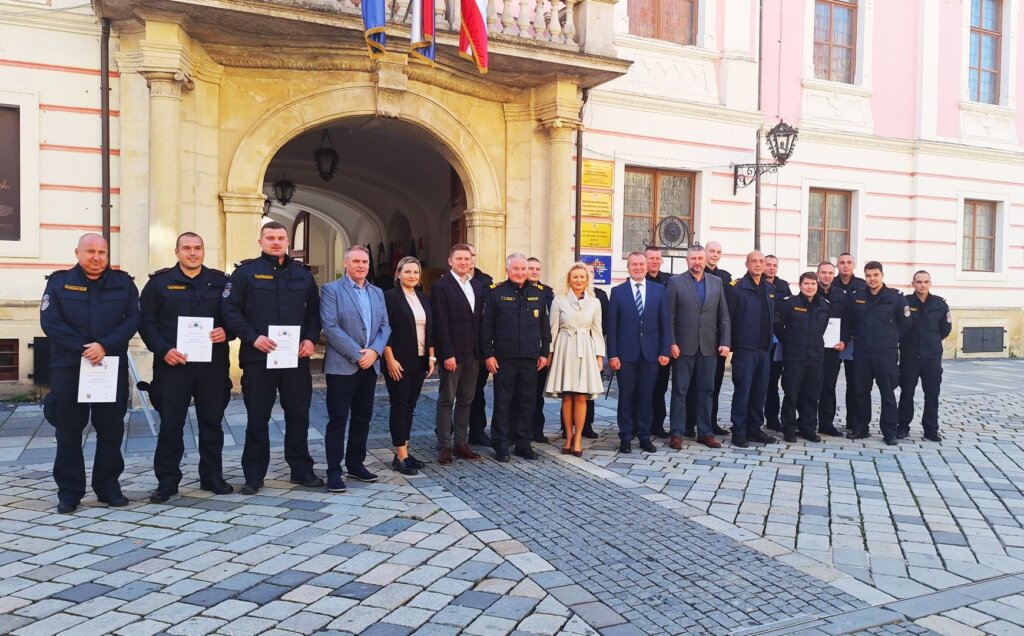 [FOTO] Na Sveučilištu Sjever prvih 17 vatrogasaca uspješno završilo edukaciju o postupanju i zbrinjavanju unesrećenih u hitnim situacijama