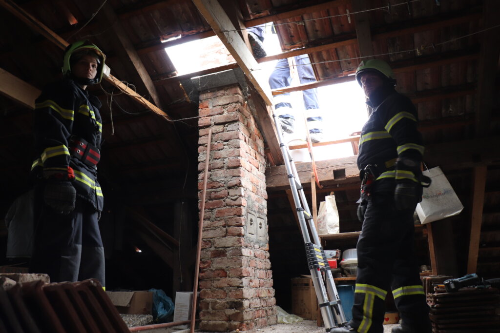 Koprivnički vatrogasci savjetuju: Oprezno s pećima na kruta i tekuća goriva te električnim grijalicama