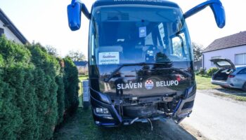 Koprivnica: Pijani Mladić Razbio Prednji Kraj Autobusu Slaven Belupa