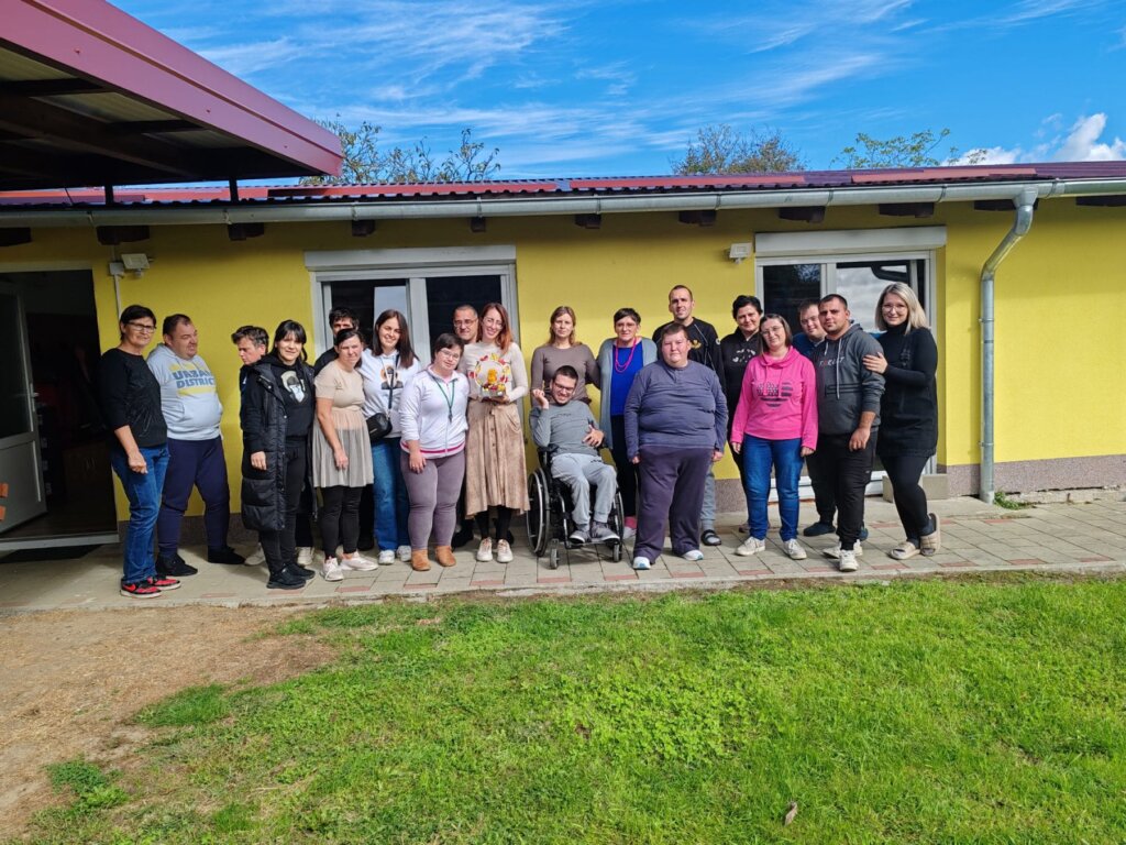 Molitvena zajednica sv. Šarbela posjetila Udrugu Maslačak