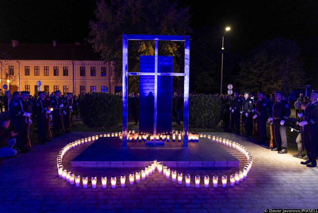 Vukovar: Božinović Odao Počast 97 Poginulih I Nestalih Policajaca U Domovinskom Ratu