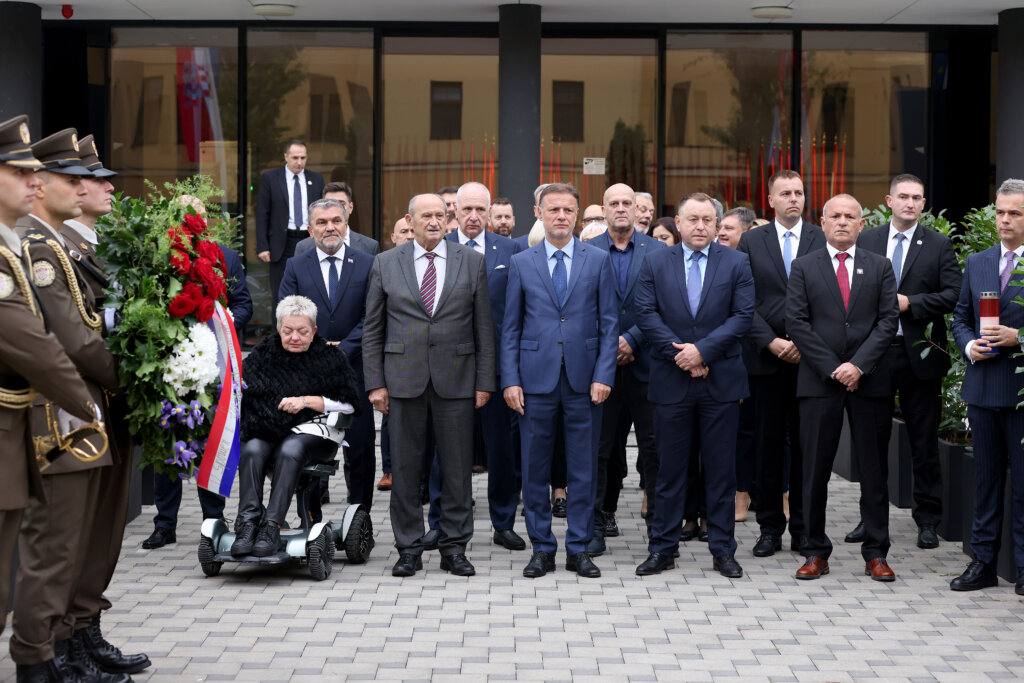 Zagreb: Jandroković Položio Vijenac Kod Spomenika Blagi Zadri