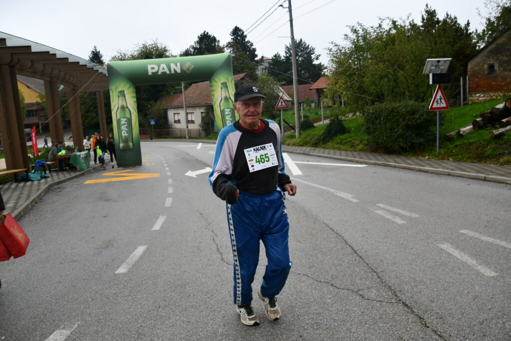 Zvonko Stipić za tri dana slavi 88. rođendan, danas je trčao na Kalnik Trailu: “Ljudi plješću mojim godinama”