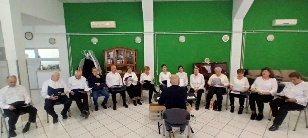 [FOTO] Mješoviti pjevački zbor SUH-a Vrbovec održao koncert u Caritasovu domu za stare i nemoćne