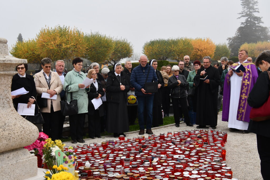 BLAGDAN SVIH SVETIH Molitva i brojni Križevčani na počivalištu svojih najmilijih