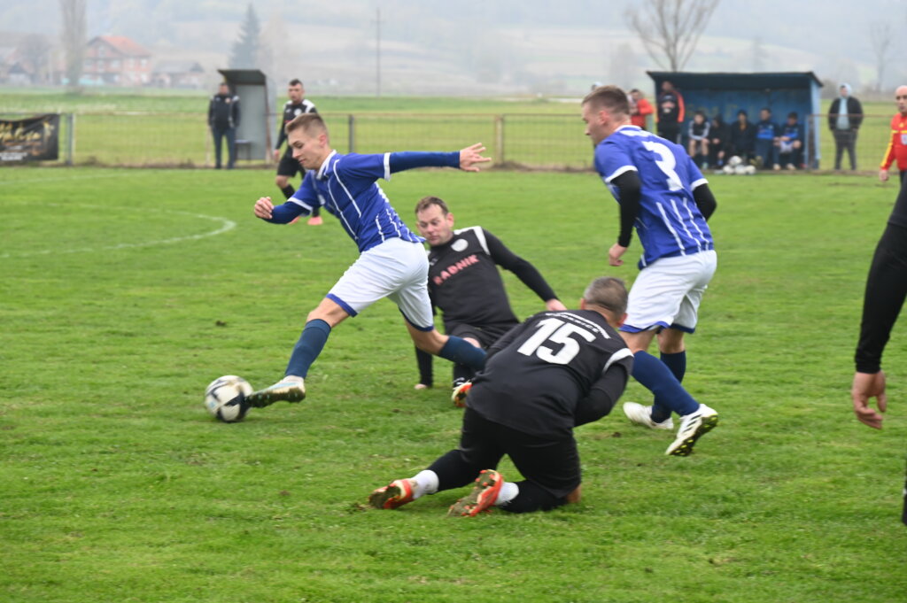 NOGOMET – 2. ŽNL PRIGORSKI DERBI Ratar “ubacio petardu” u mrežu Bojovnika, hat-trick Parmačevića