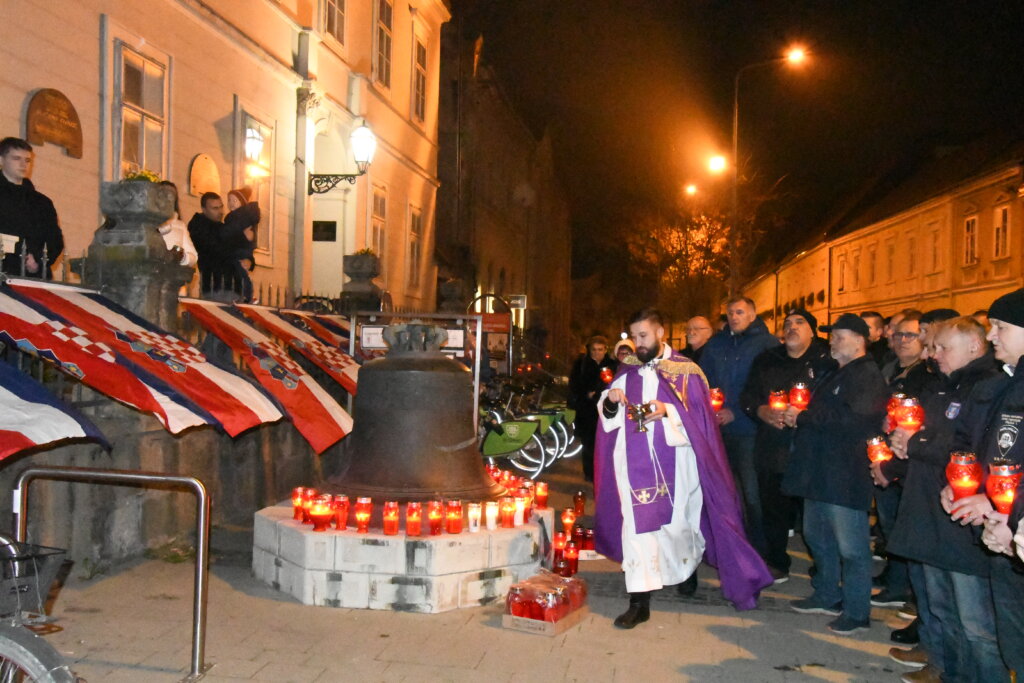 [FOTO/VIDEO] KRIŽEVCI UZ VUKOVAR I ŠKABRNJU Križevci obilježavaju Dan sjećanja na žrtve Domovinskog rata i Dan sjećanja na žrtvu Vukovara i Škabrnje