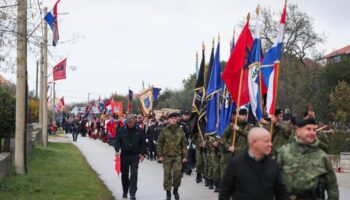 Škabrnja: Kolona Sjećanja – Hodnja Do Spomen Obilježja Masovne Grobnice