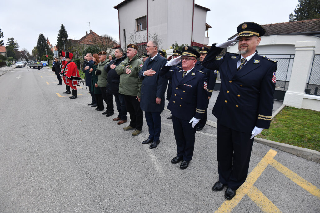 [FOTO] Božinović u Varaždinu odao počast policajcima poginulim u Domovinskom ratu