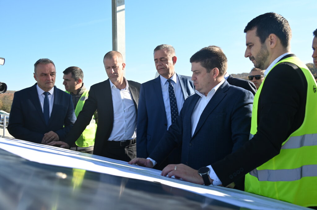 [FOTO/VIDEO] Butković u obilasku najvećeg željezničkog projekta u Hrvatskoj: ‘Nova i obnovljena pruga Križevci – mađarska granica bit će spremna za promet do kraja iduće godine’