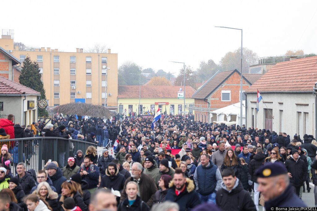 U vukovarskoj Koloni sjećanja oko 120.000 sudionika