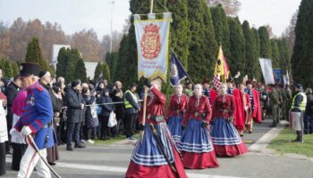 Vukovar: Polaganje Vijenaca Na Memorijalnom Groblju