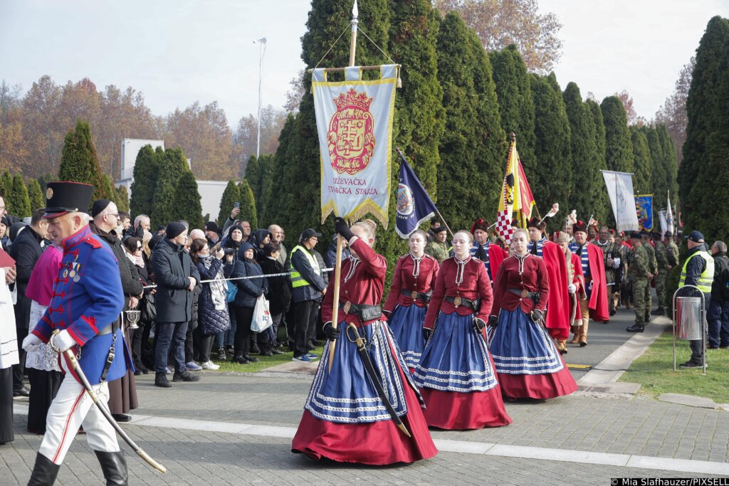 U koloni sjećanja i Križevačka djevojačka straža