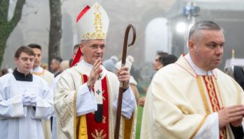 Središnje Euharistijsko Slavlje I Molitva Za Pokojne Na Zagrebačkom Gradskom Groblju Mirogoj