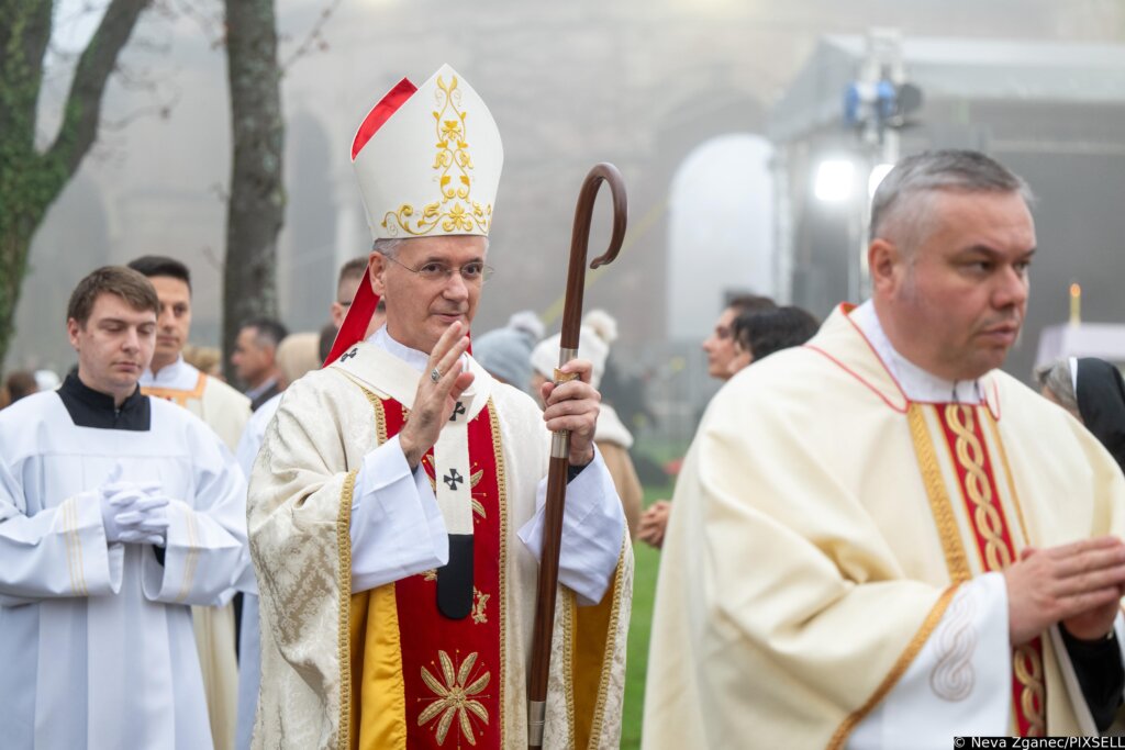 Središnje Euharistijsko Slavlje I Molitva Za Pokojne Na Zagrebačkom Gradskom Groblju Mirogoj