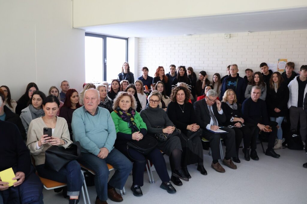 [FOTO] Podrška žrtvama otvara put spasa, istaknuto na tribini u Čakovcu povodom Dana borbe protiv nasilja nad ženama